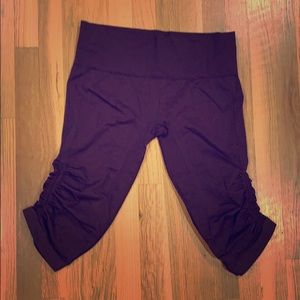 Size 12 in the flow plum lululemon workout Capris
